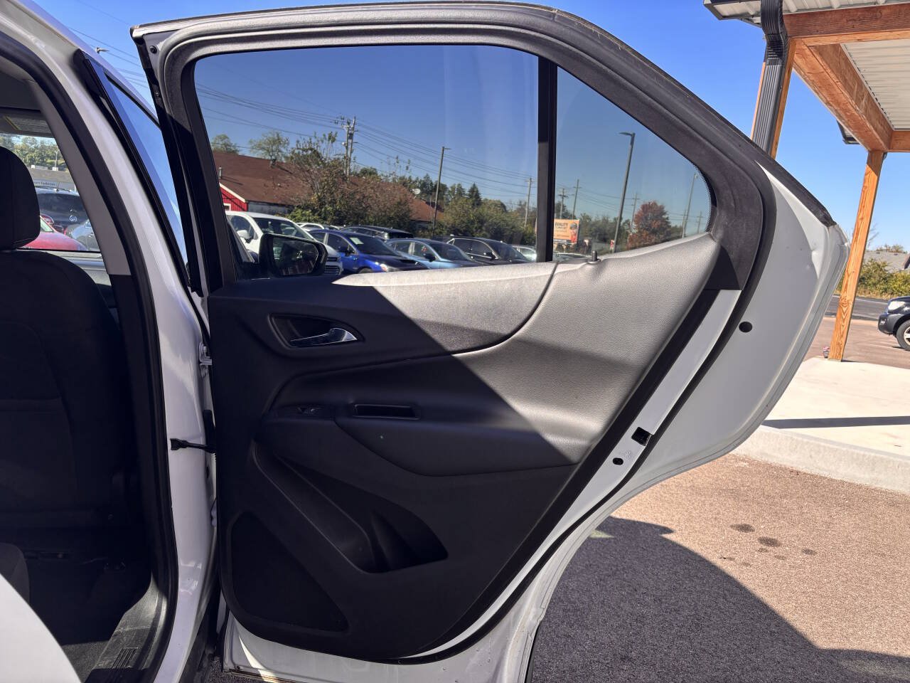 Used 2020 Chevrolet Equinox LT w/ Driver Convenience Package FWD image 18