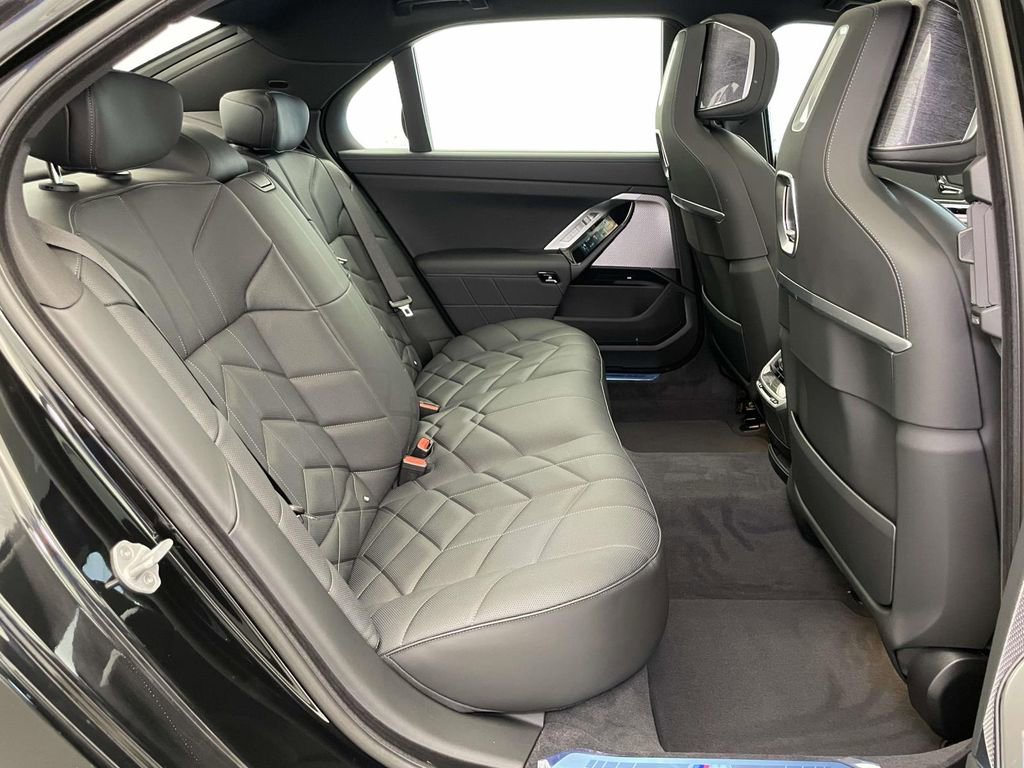 New 2025 BMW 760i xDrive AWD/4WD image 18