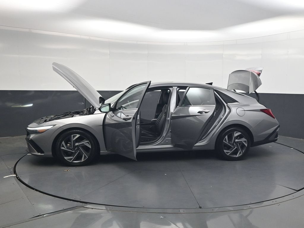 Used 2025 Hyundai Elantra Limited FWD image 39