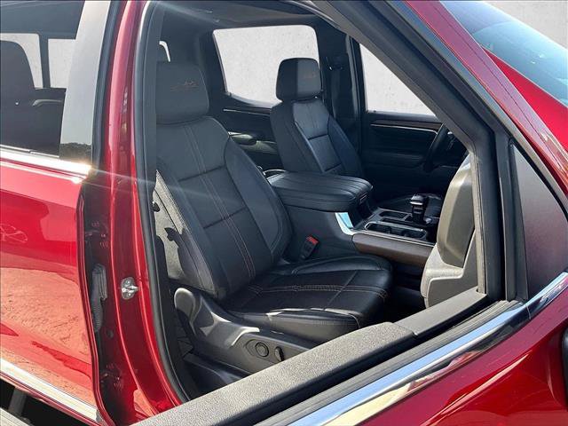 Used 2024 Chevrolet Silverado 1500 High Country w/ High Country Premium Package AWD/4WD image 9