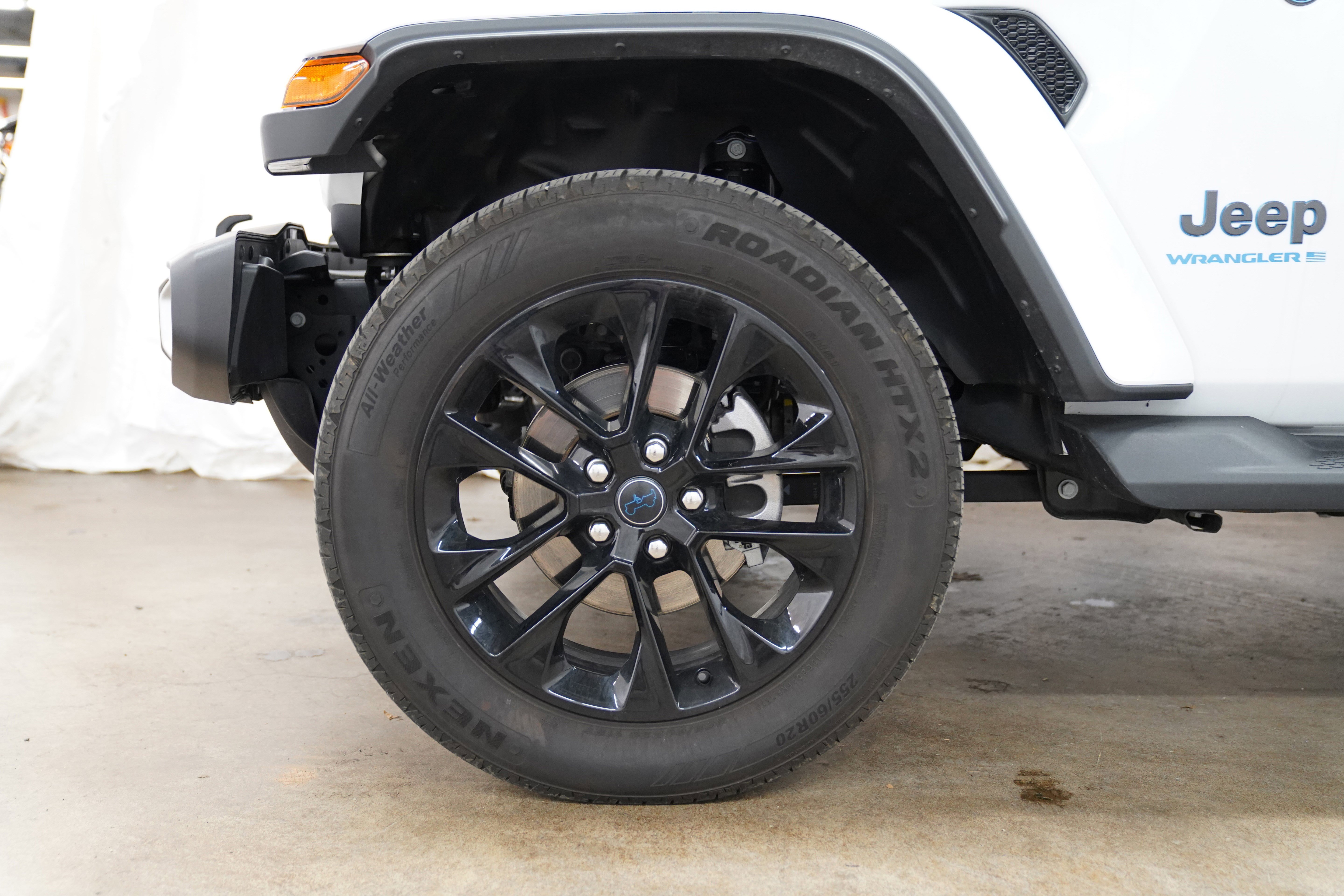 Used 2025 Jeep Wrangler Sahara AWD/4WD image 15
