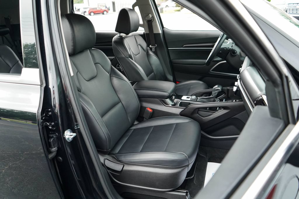 Used 2025 Kia Telluride S FWD image 13