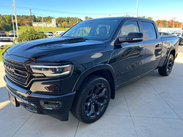 Used 2020 RAM 1500 Limited w/ Black Appearance Package AWD/4WD image 3