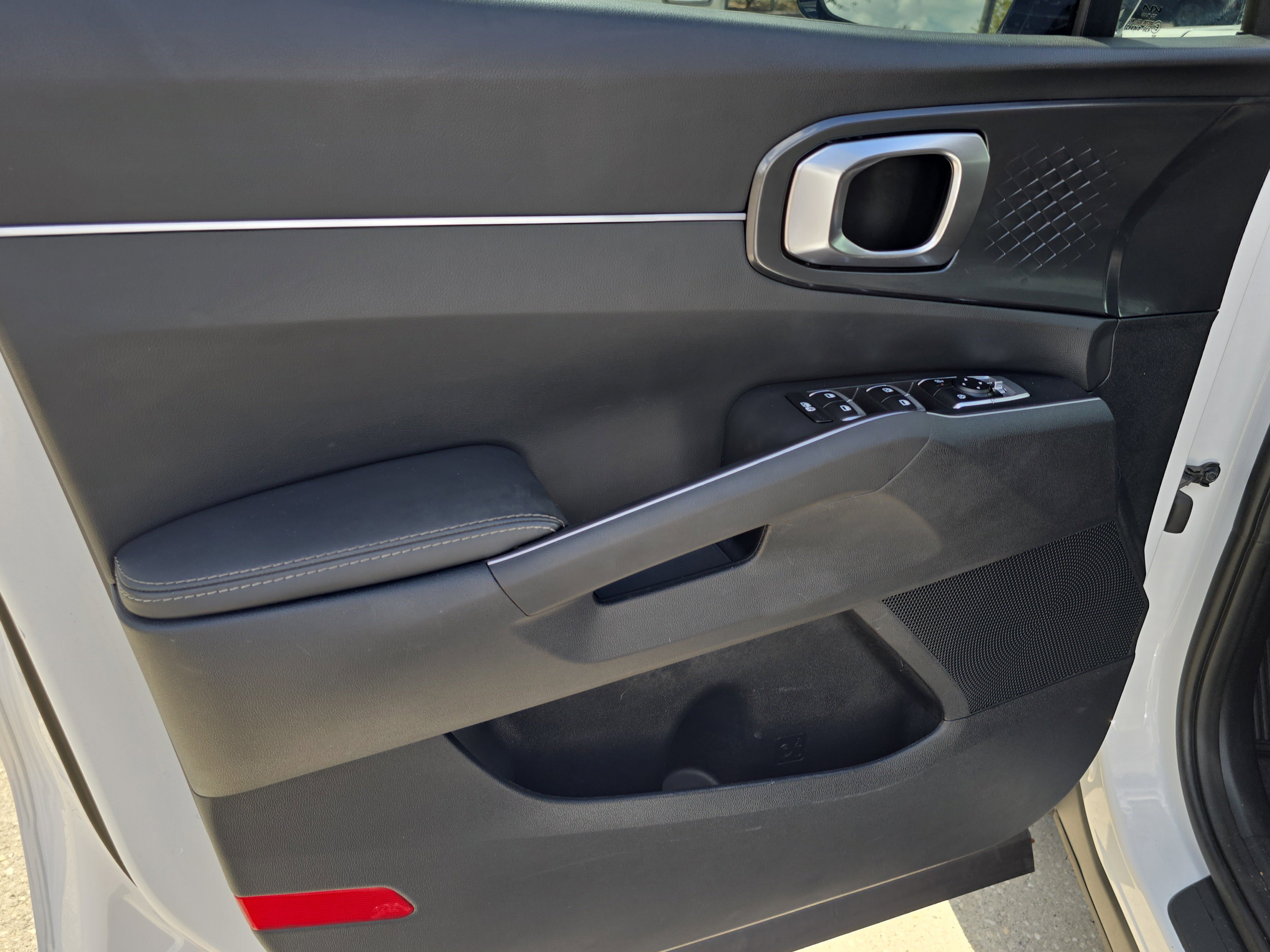 Used 2025 Kia Sorento EX w/ Panoramic Sunroof Package image 18