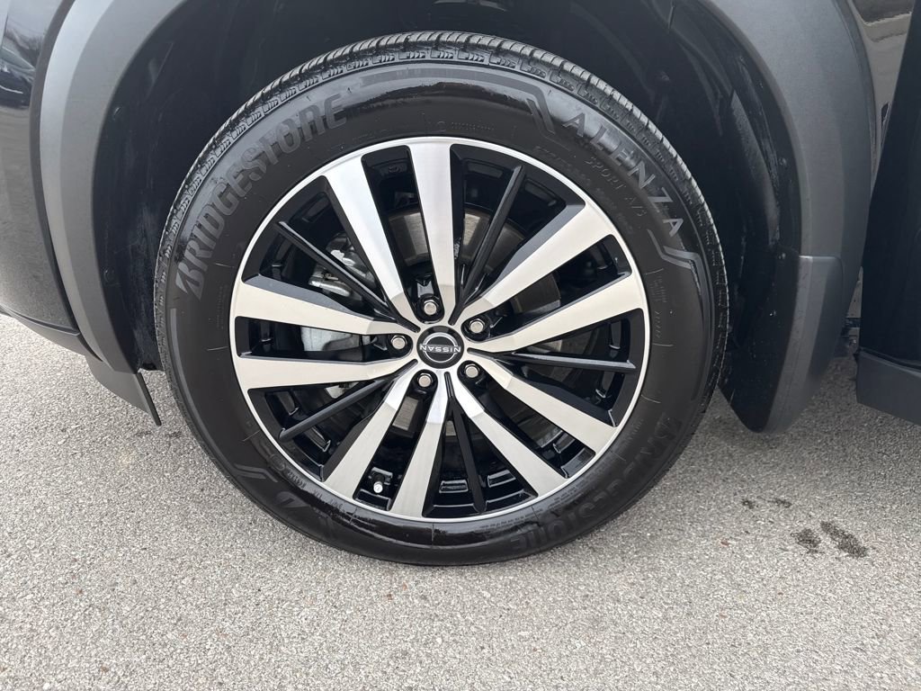 Certified 2025 Nissan Pathfinder Platinum image 31