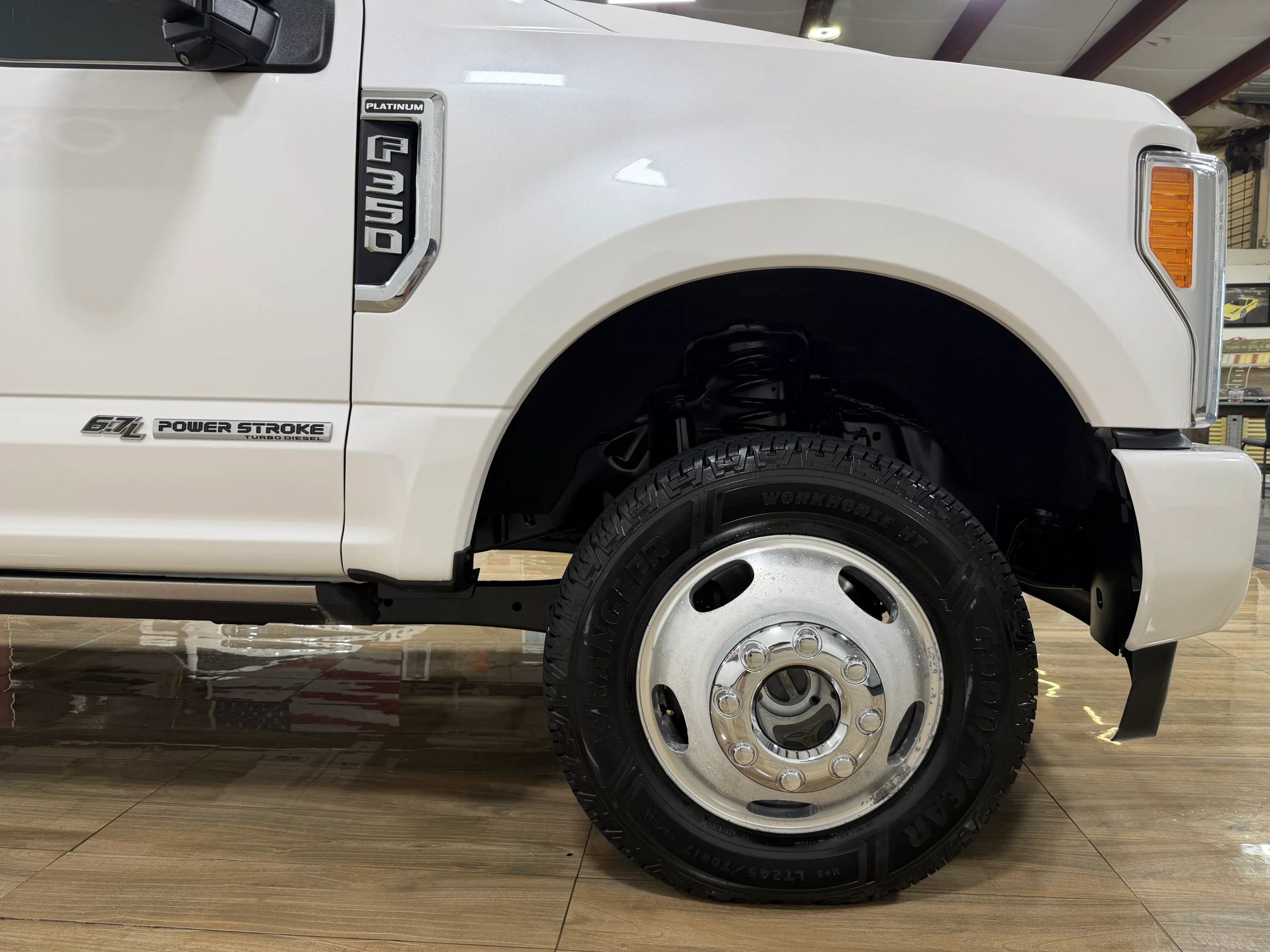 Used 2019 Ford F350 Platinum w/ Platinum Ultimate Package AWD/4WD image 4