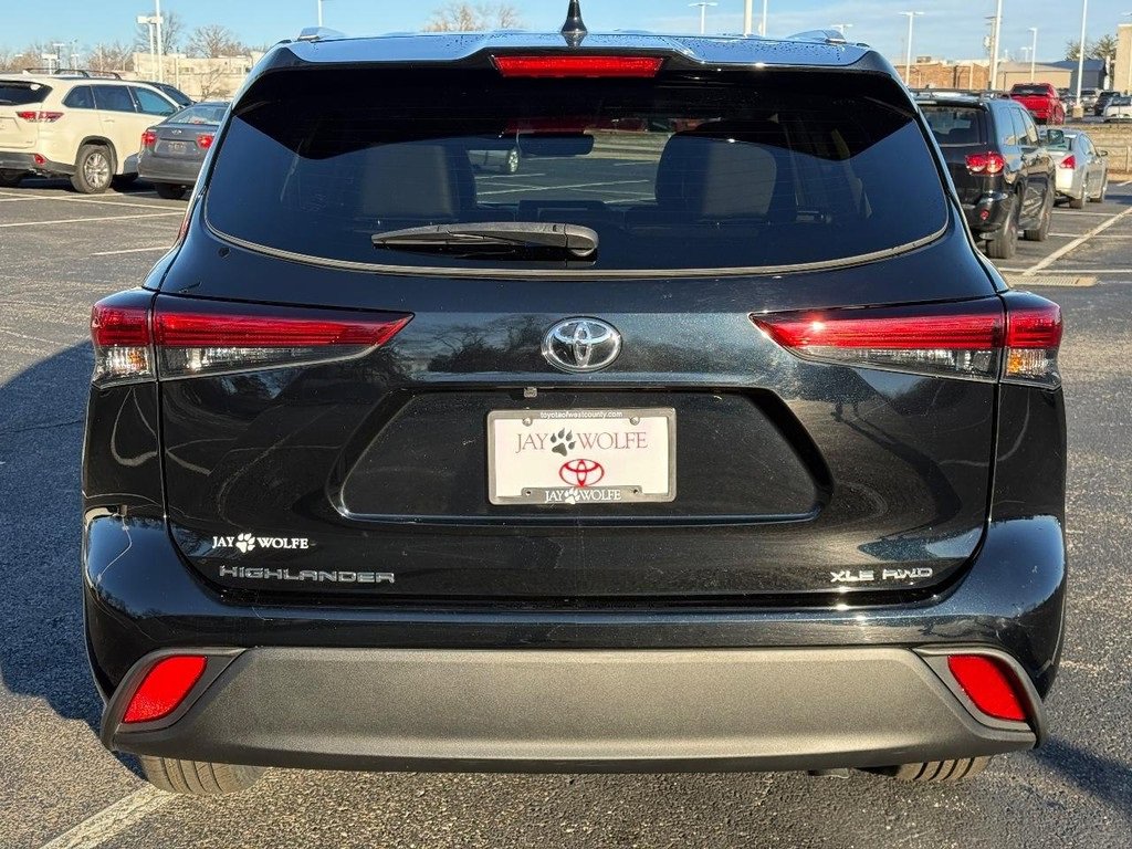 Certified 2023 Toyota Highlander XLE image 7