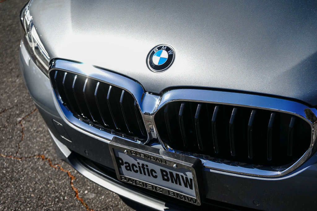 Certified 2023 BMW 540i w/ Convenience Package RWD image 11