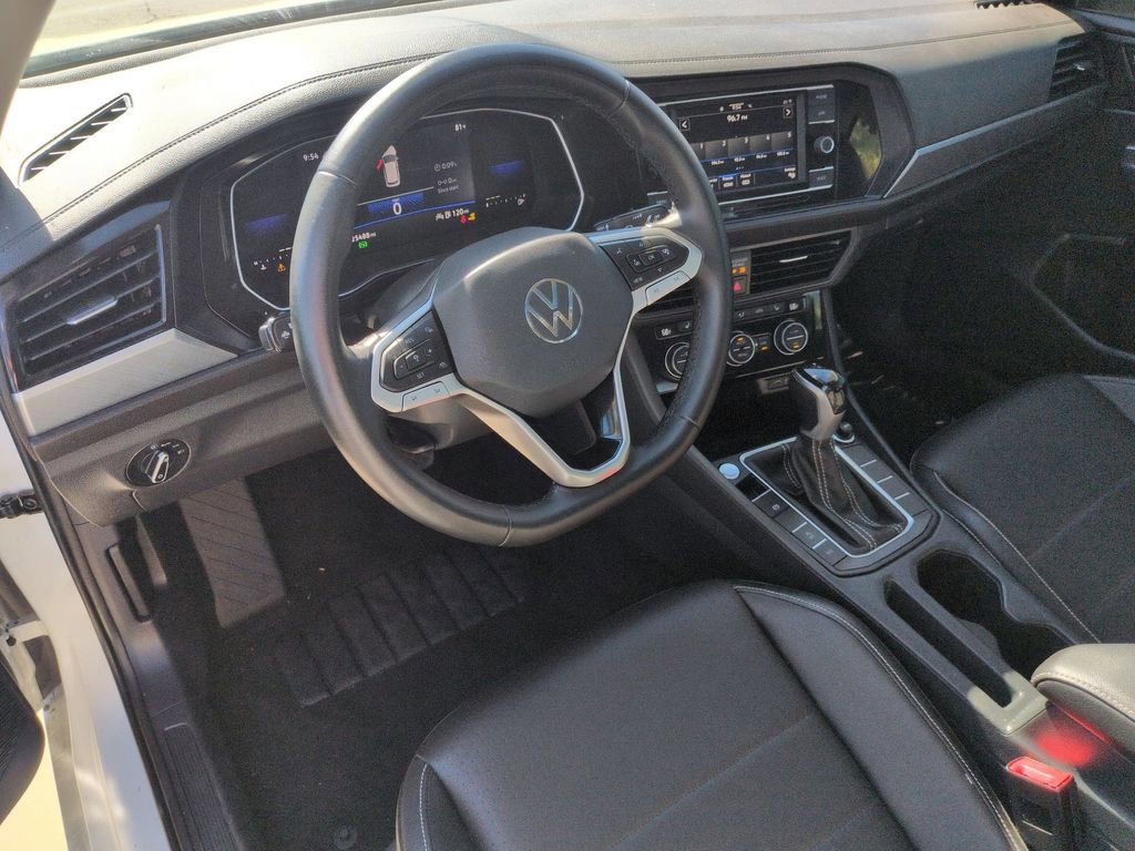 Used 2023 Volkswagen Jetta SE w/ Panoramic Sunroof Package image 9