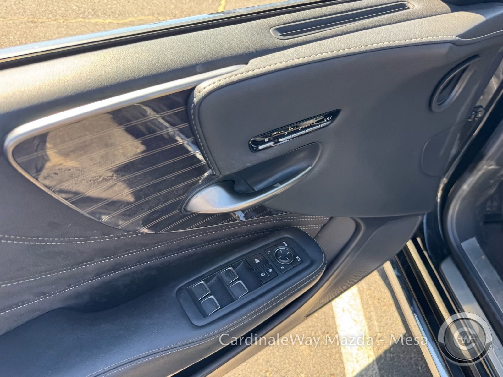 Used 2019 Lexus LS 500 w/ Accessory Package (Z1) RWD image 8