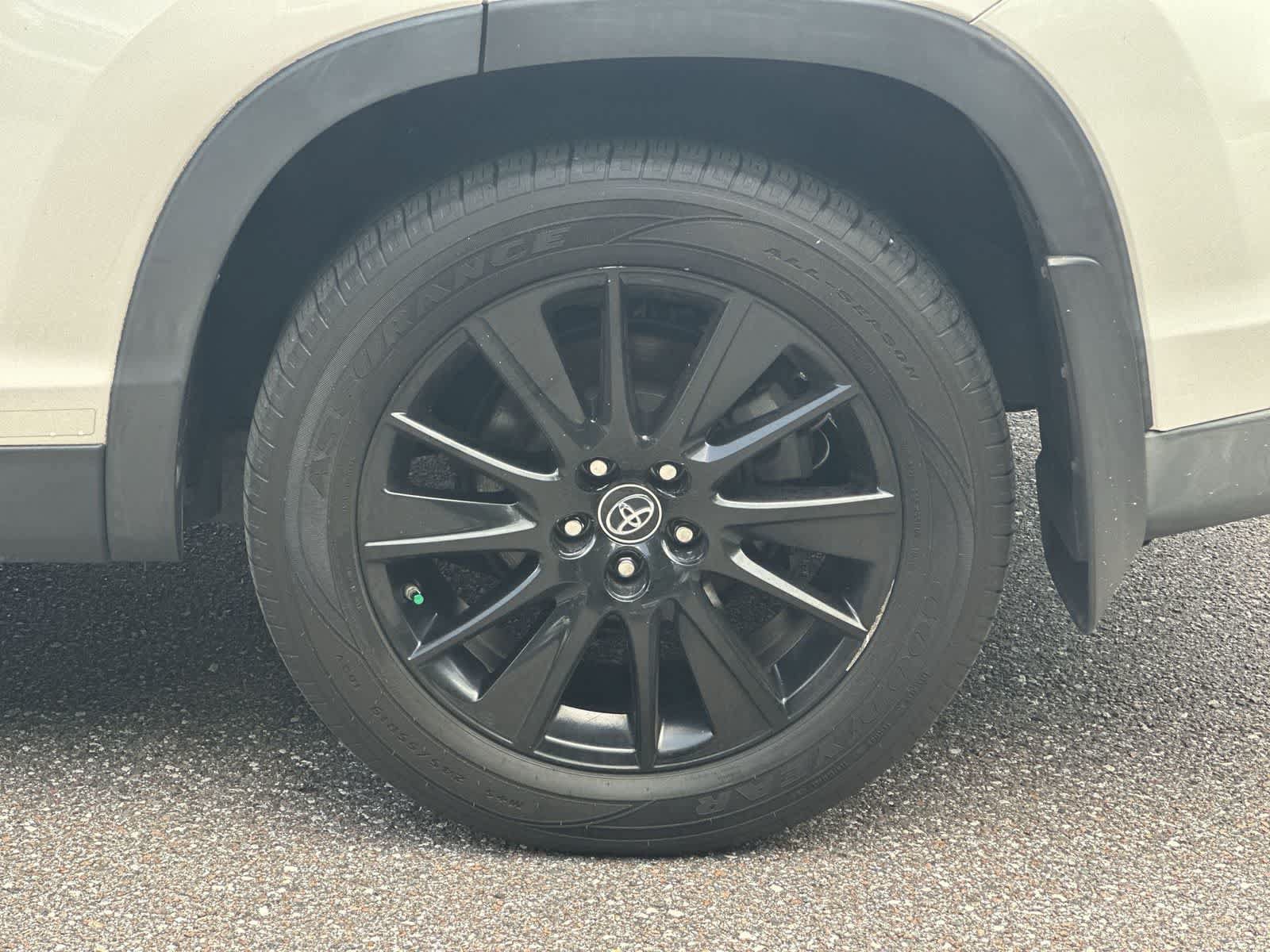 Used 2019 Toyota Highlander SE AWD/4WD image 12
