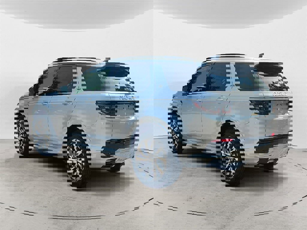 New 2025 Land Rover Discovery Sport S image 3