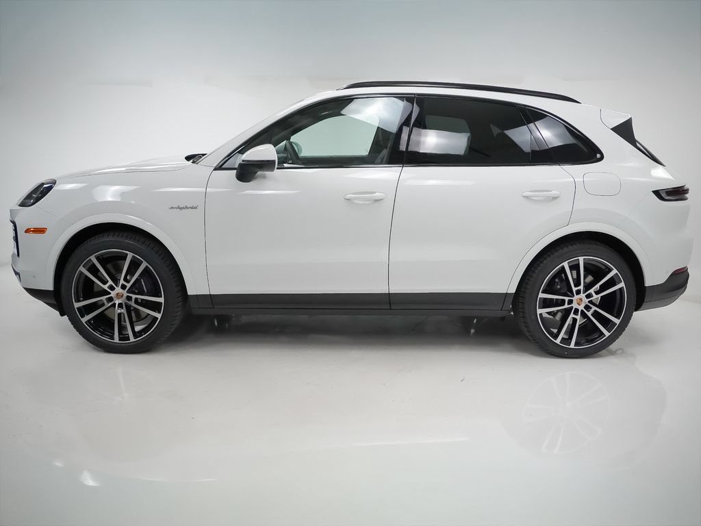 Certified 2026 Porsche Cayenne E-Hybrid AWD/4WD image 2