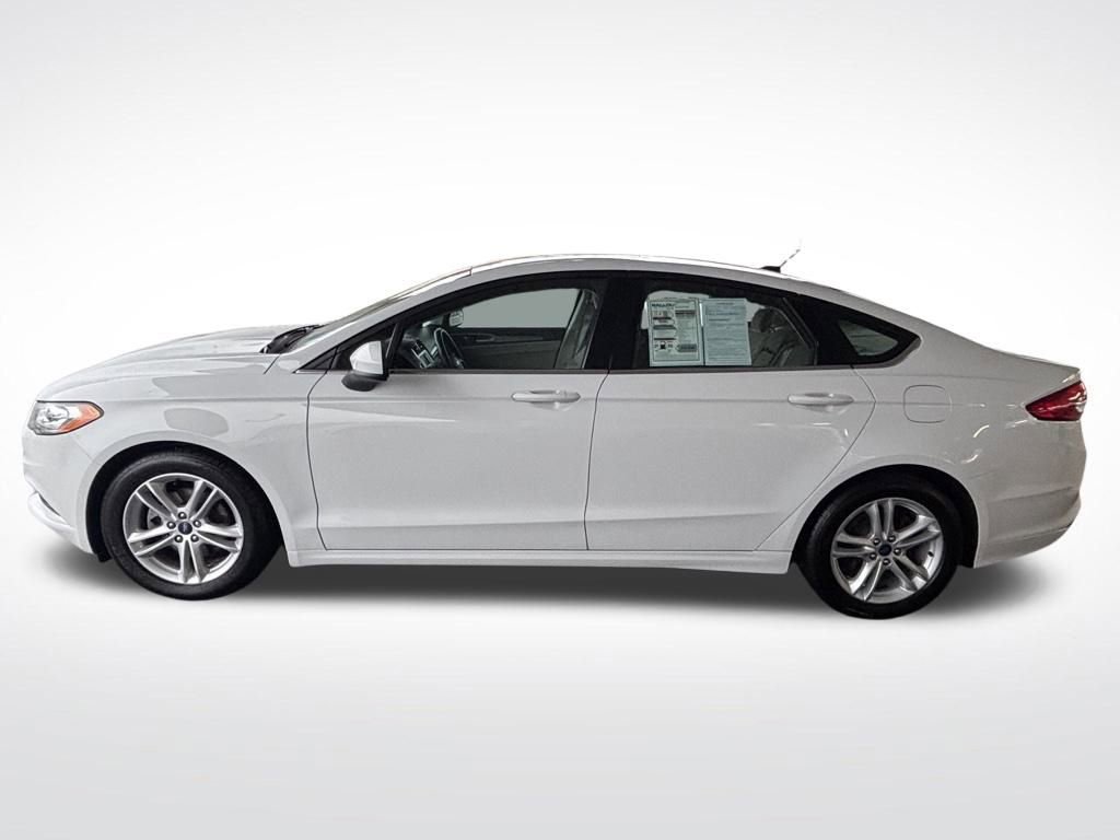 Used 2018 Ford Fusion SE image 2
