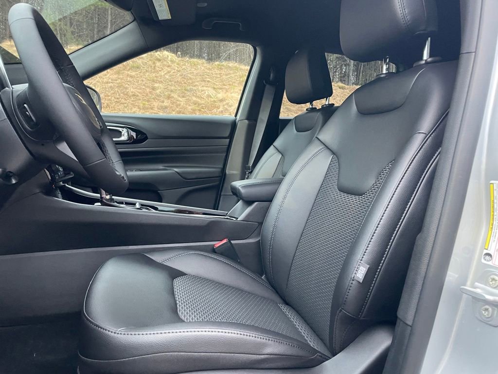 New 2026 Jeep Compass Latitude AWD/4WD image 12