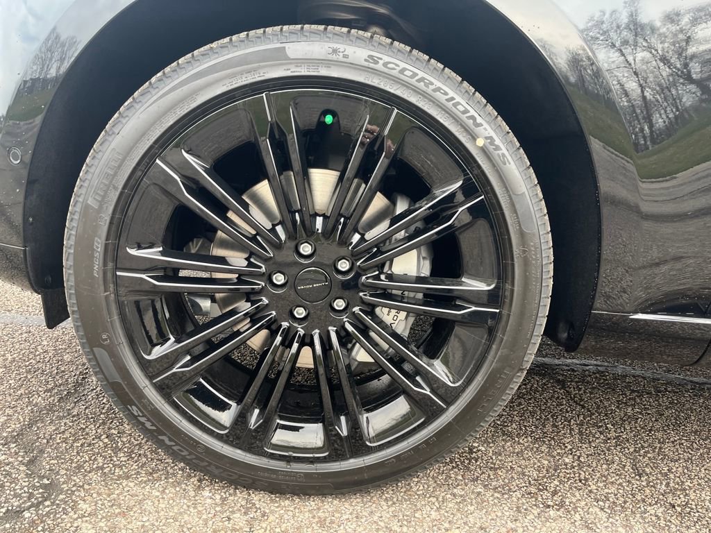 New 2026 Land Rover Range Rover Long Wheelbase SE image 20