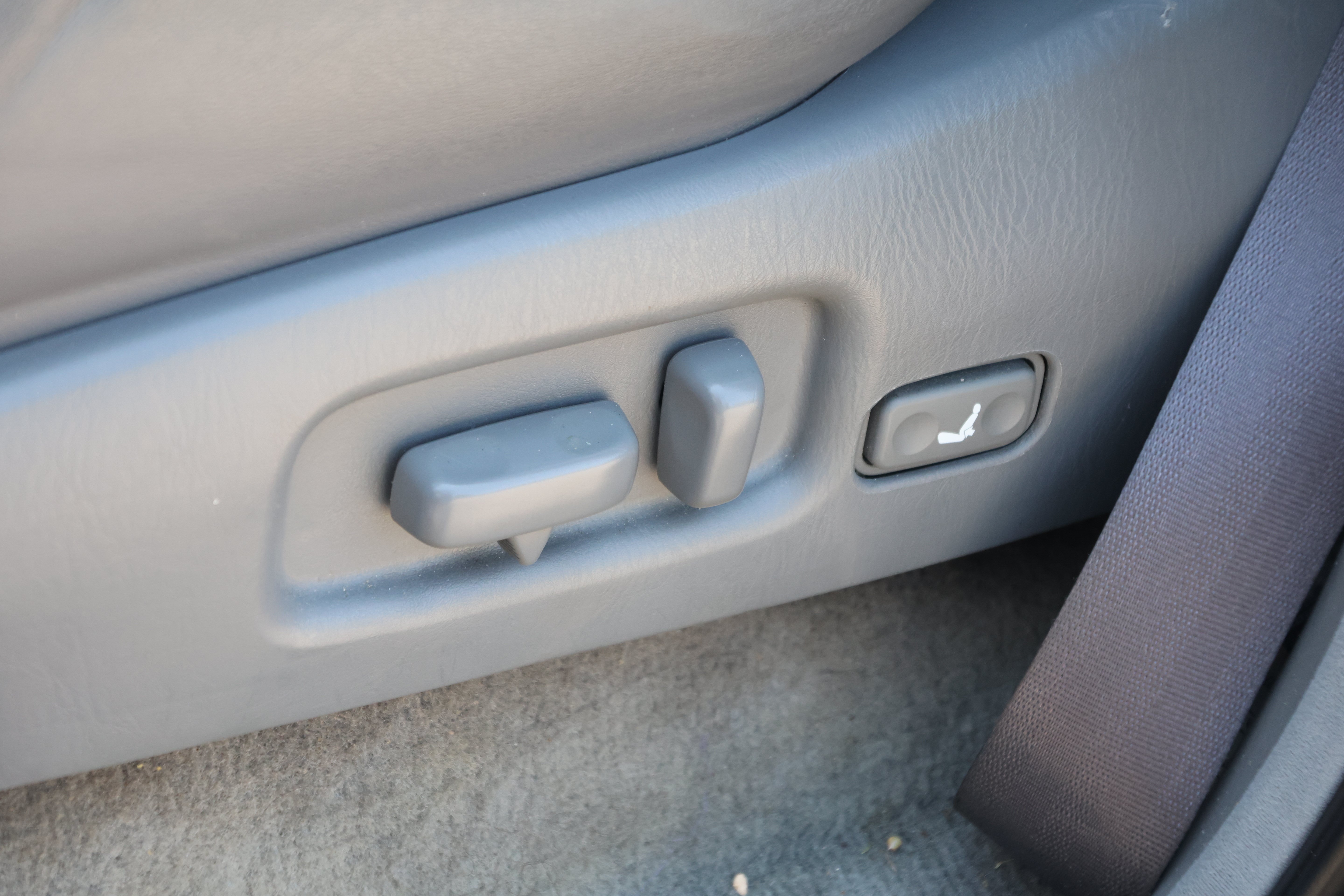 Used 2001 Toyota Land Cruiser AWD/4WD image 29