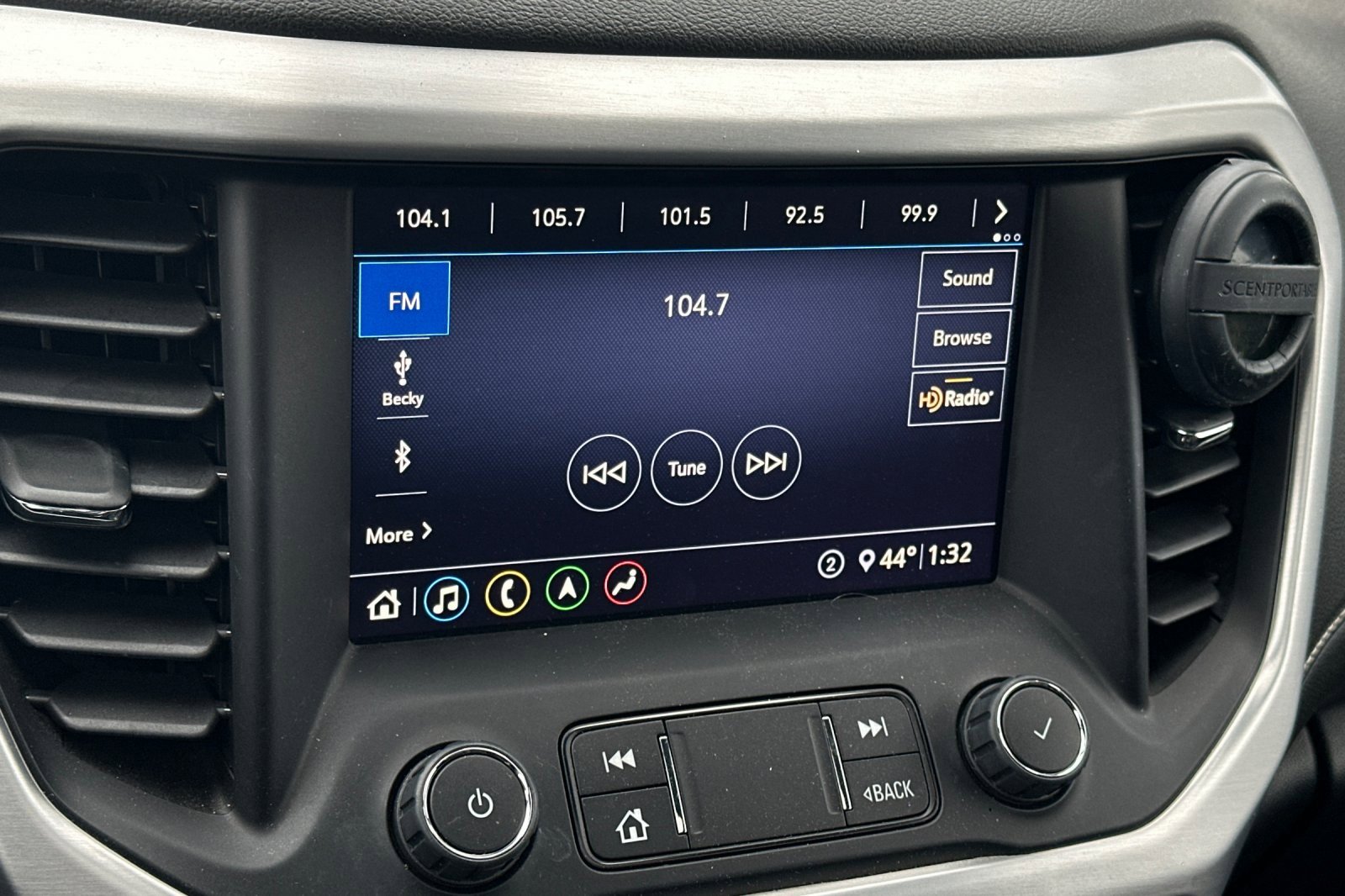 Used 2020 GMC Acadia SLT w/ Driver Alert Package II image 18