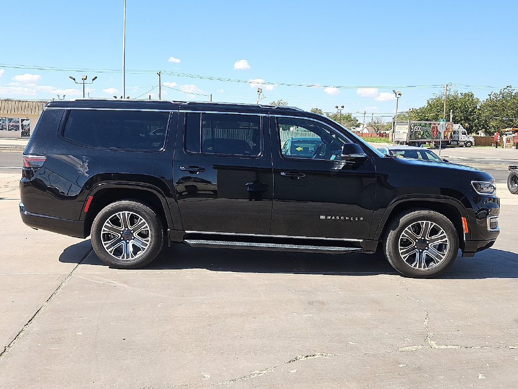 Used 2024 Jeep Wagoneer L Series II w/ Flexible Seating Group AWD/4WD image 5