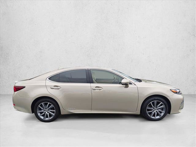 Used 2018 Lexus ES 300h w/ Navigation Package FWD image 4
