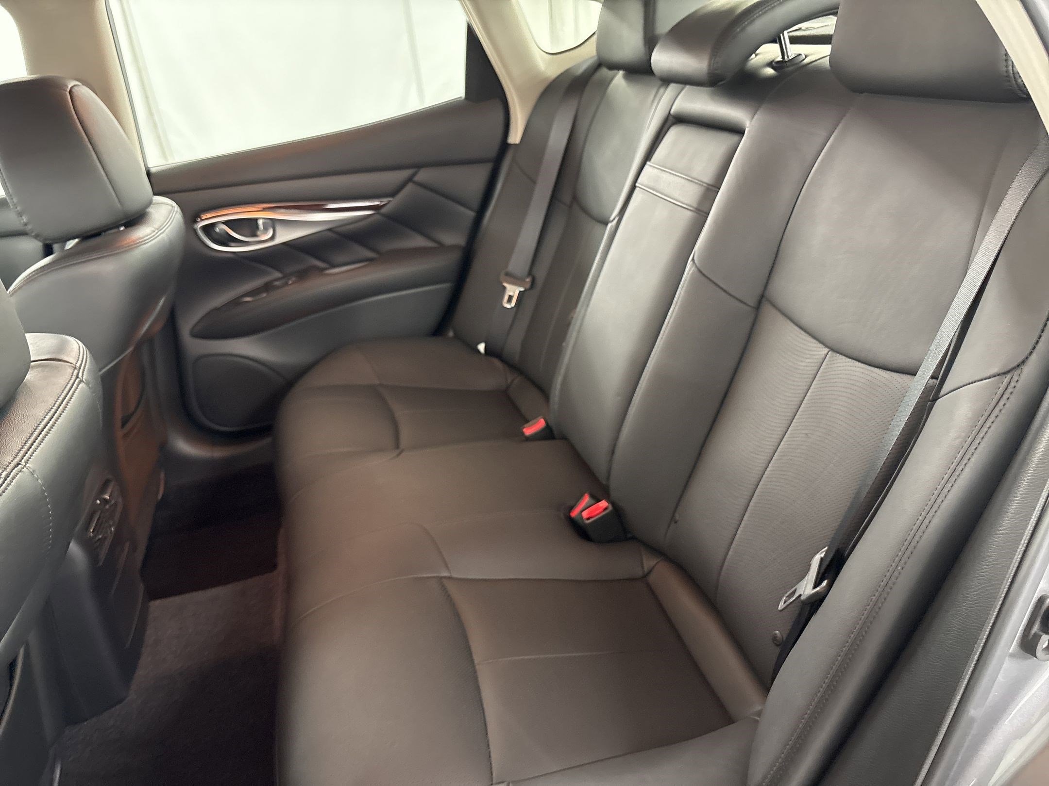 Used 2019 INFINITI Q70 Luxe image 28