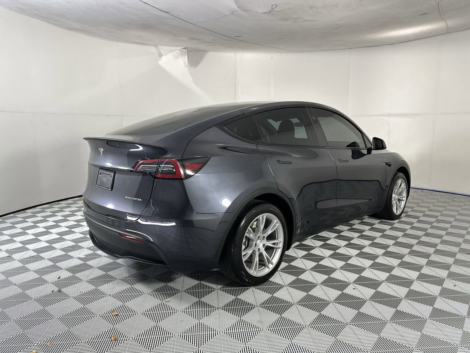 Used 2024 Tesla Model Y AWD image 8