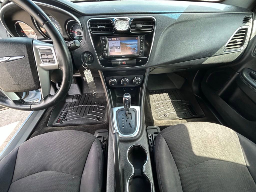 Used 2012 Chrysler 200 Touring w/ Sun/Sound Group image 17