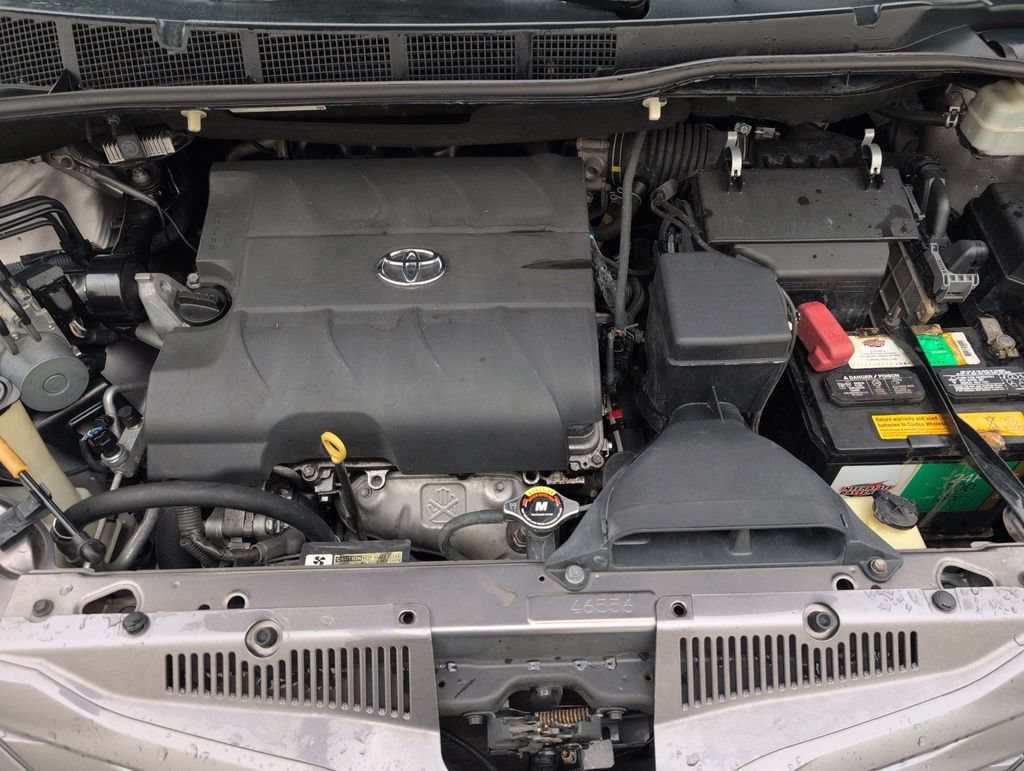 Used 2013 Toyota Sienna L FWD image 36