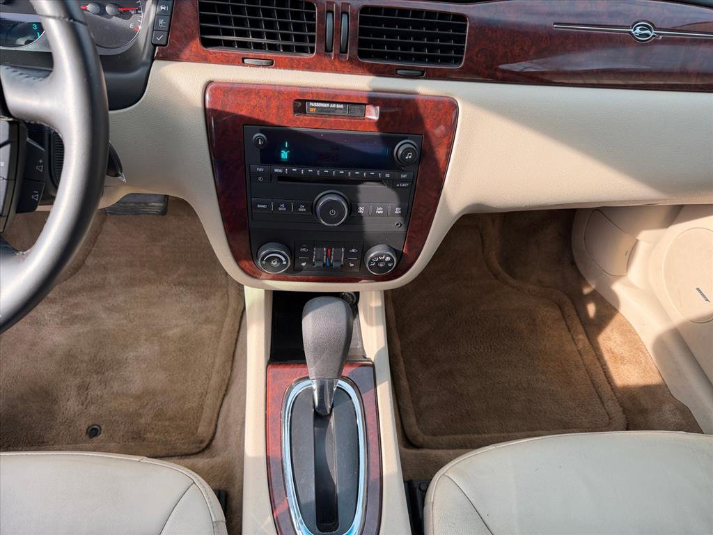 Used 2009 Chevrolet Impala LT w/ Luxury Edition Package image 16