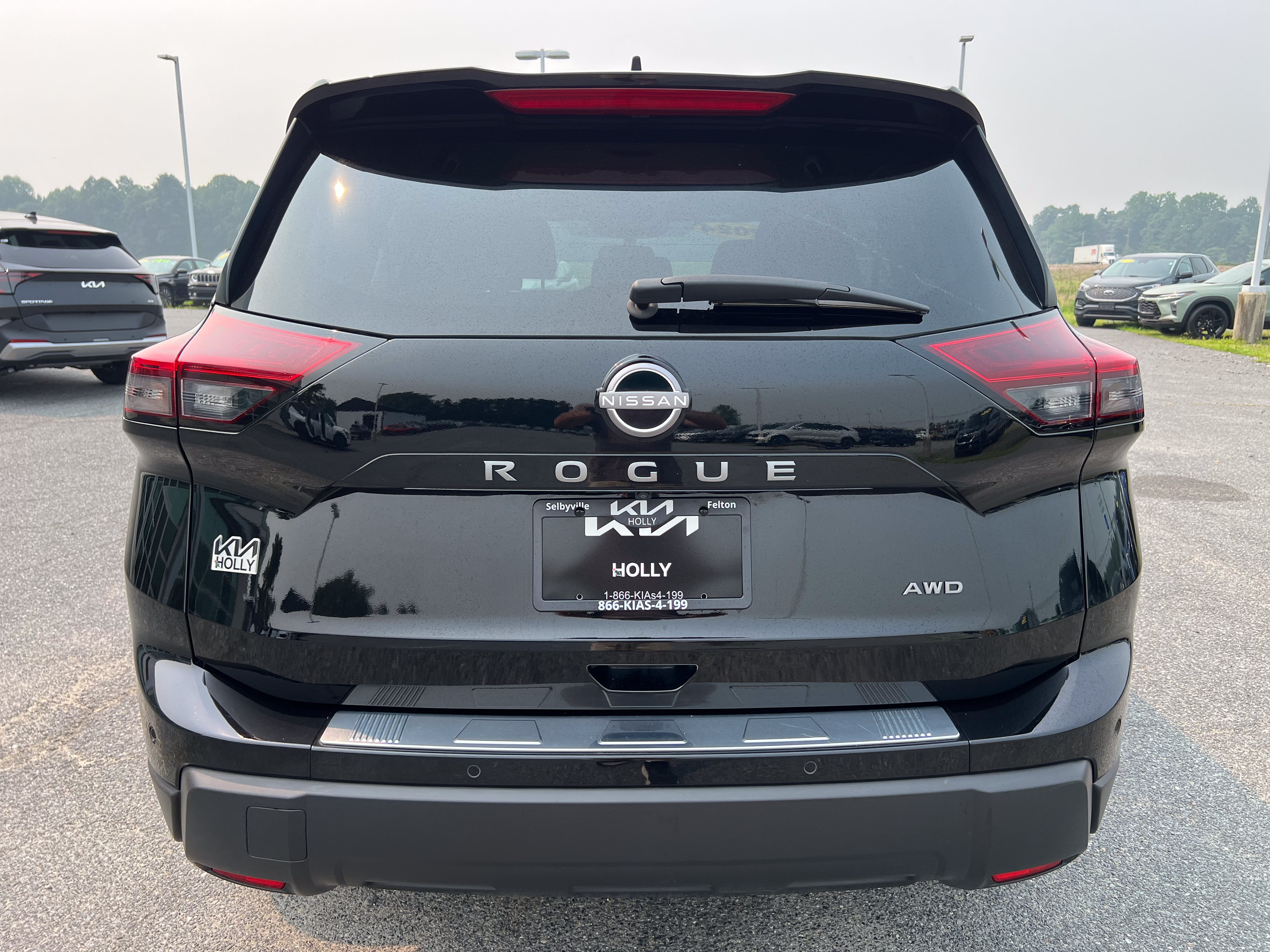Used 2024 Nissan Rogue S AWD/4WD image 4