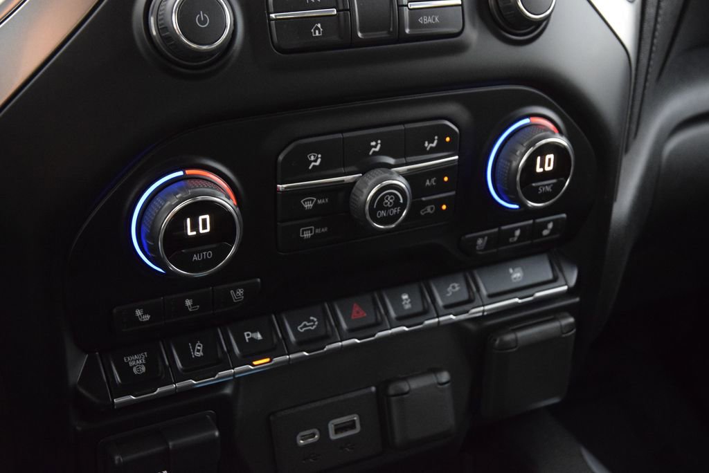 Used 2020 Chevrolet Silverado 2500 LTZ w/ LTZ Convenience Package image 28