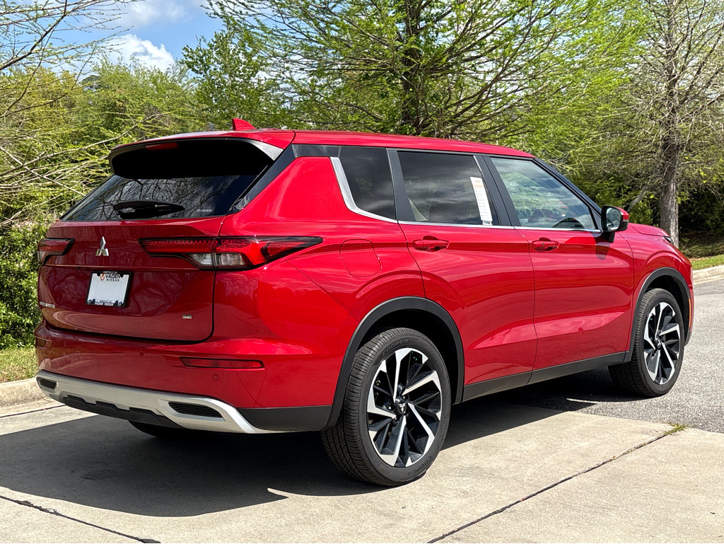 Used 2024 Mitsubishi Outlander SE image 27