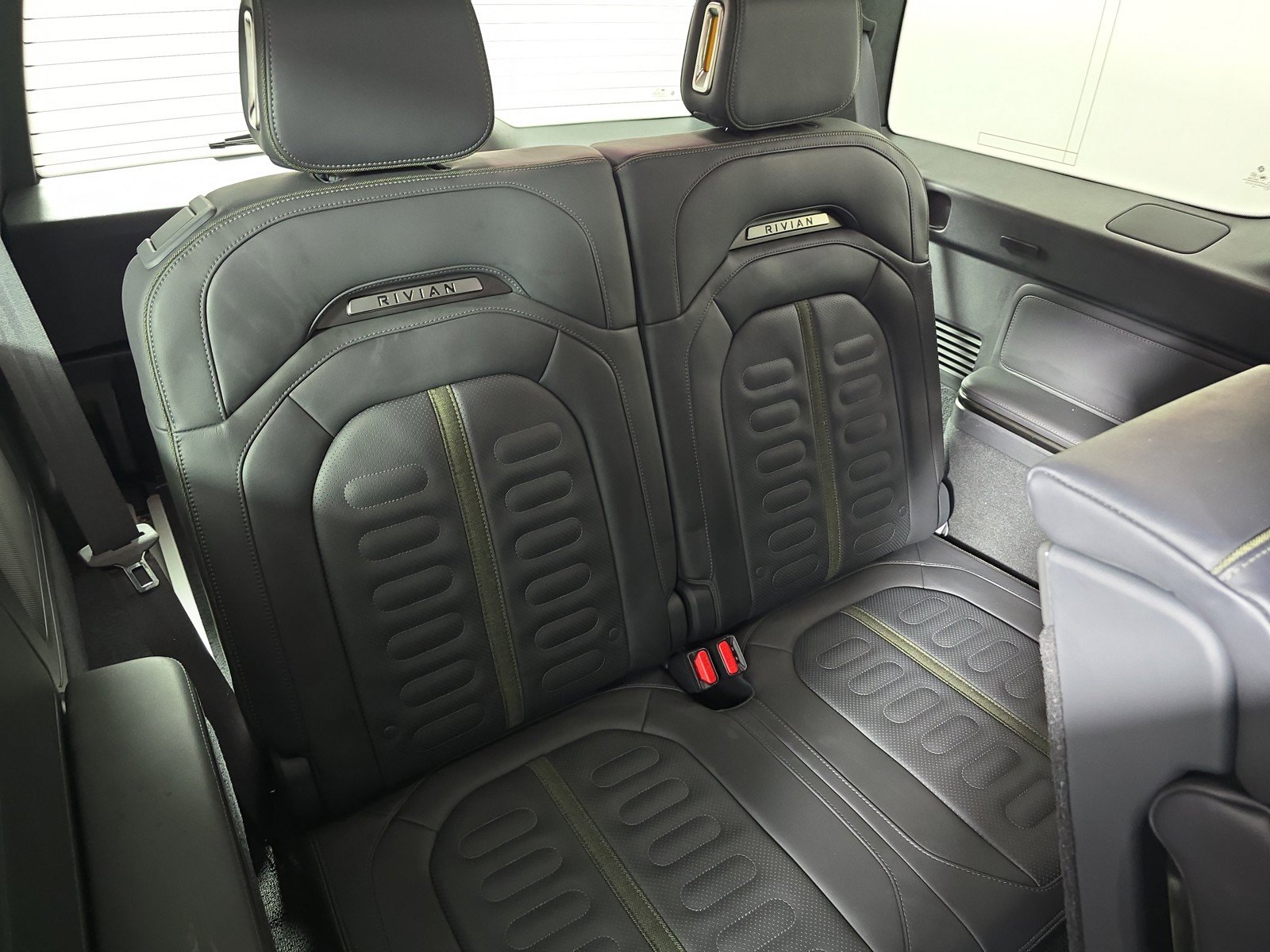 Used 2023 Rivian R1S Adventure AWD/4WD image 25