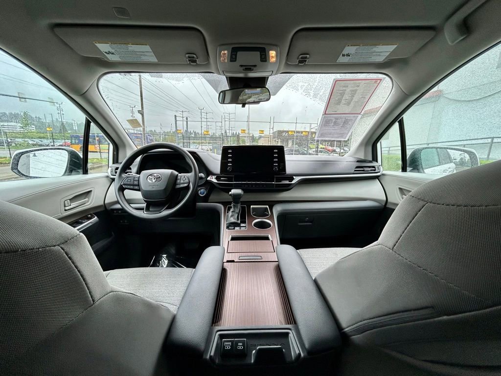 Certified 2024 Toyota Sienna LE AWD/4WD image 18