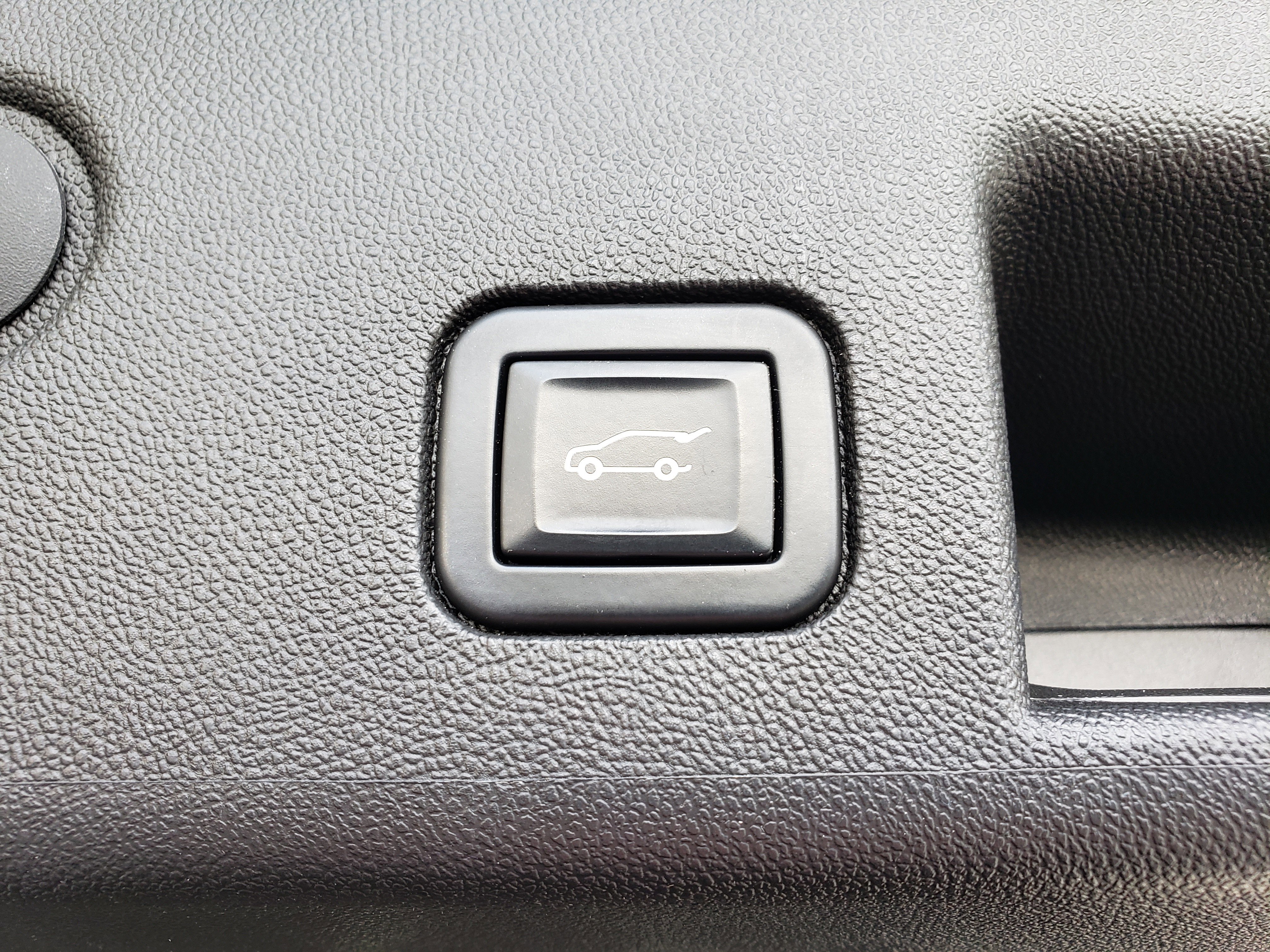 Used 2022 Chevrolet Equinox LT w/ Driver Convenience Package image 11