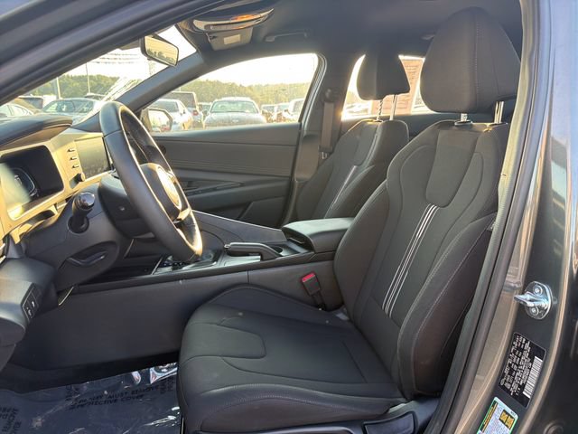 Used 2025 Hyundai Elantra Sport FWD image 11