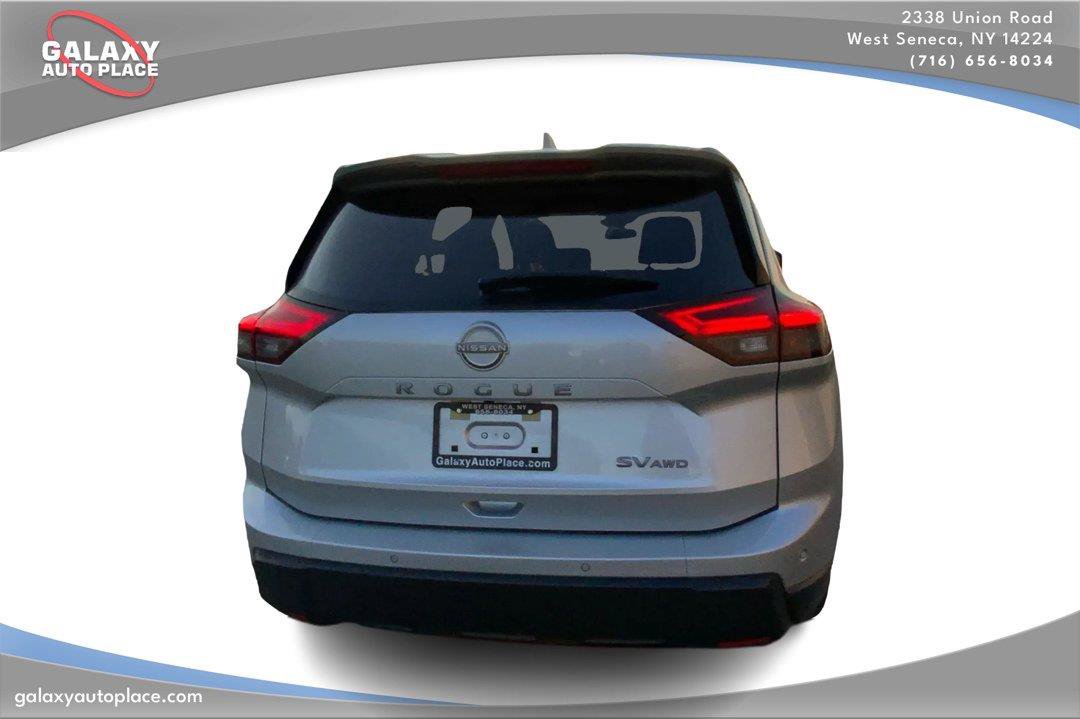Used 2024 Nissan Rogue SV AWD/4WD image 6