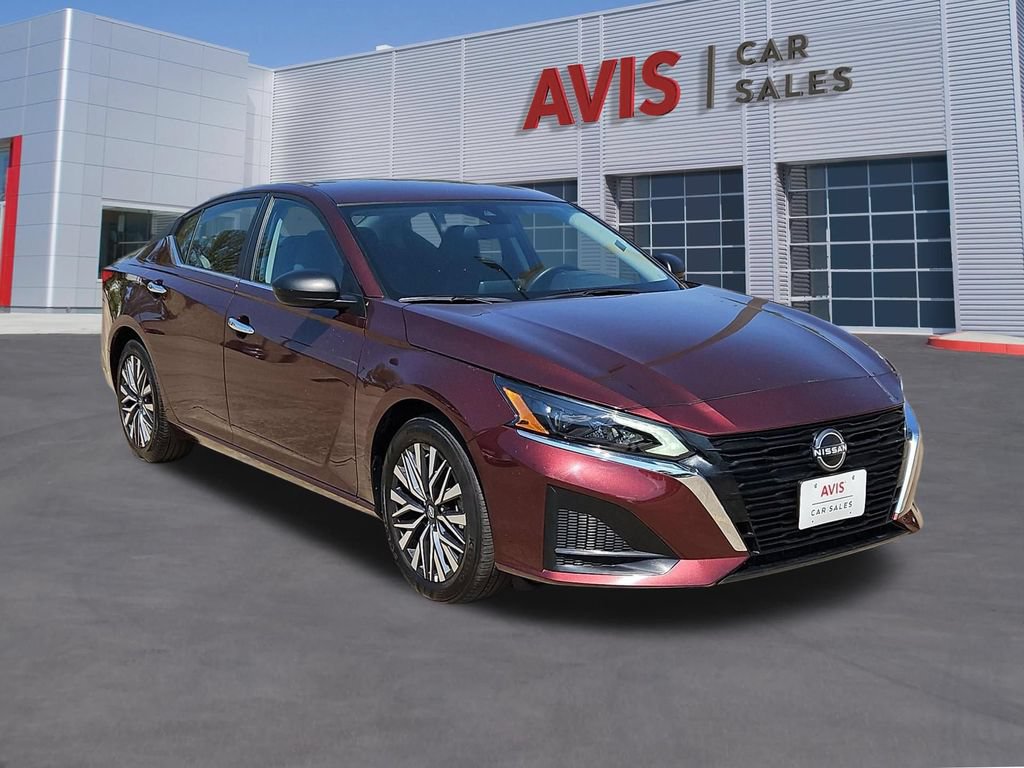 Used 2025 Nissan Altima 2.5 SV FWD image 3