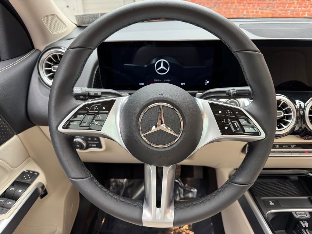 Used 2026 Mercedes-Benz GLB 250 4MATIC image 11