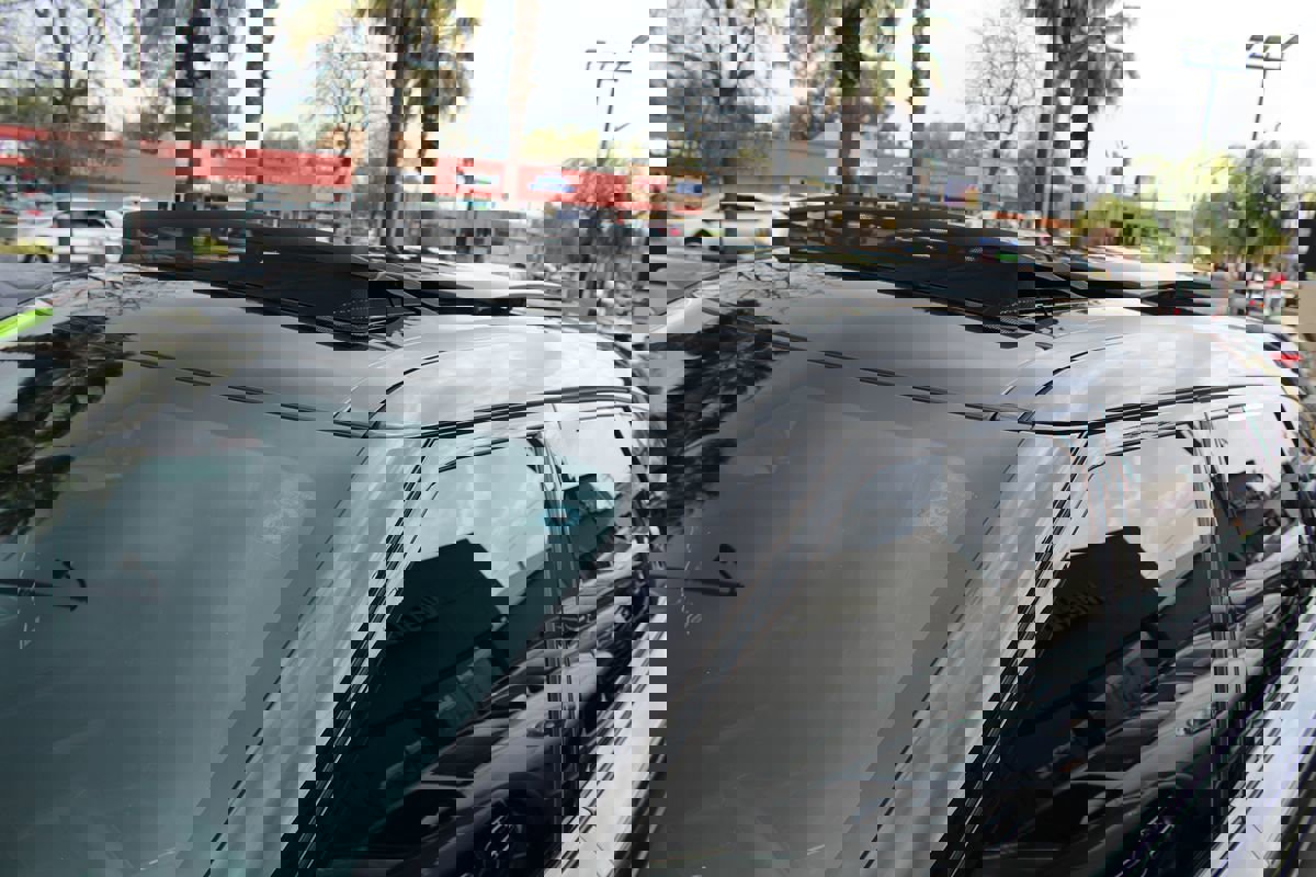 Used 2021 Land Rover Range Rover Velar R-Dynamic S image 14