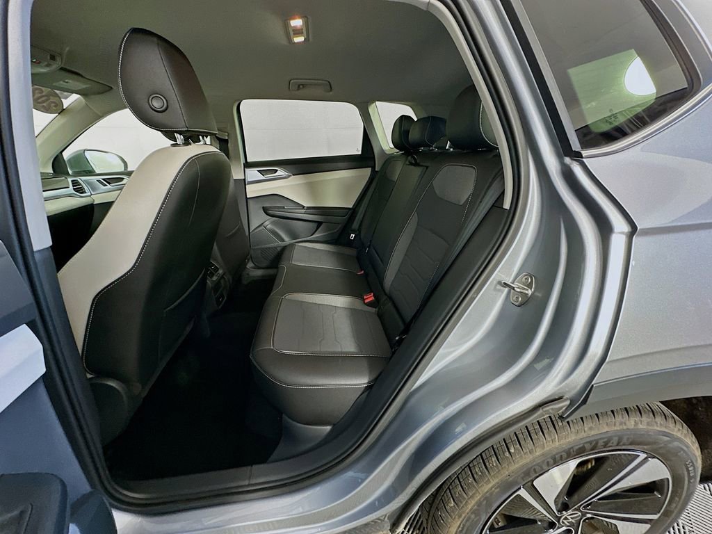 Used 2025 Volkswagen Taos SE image 31