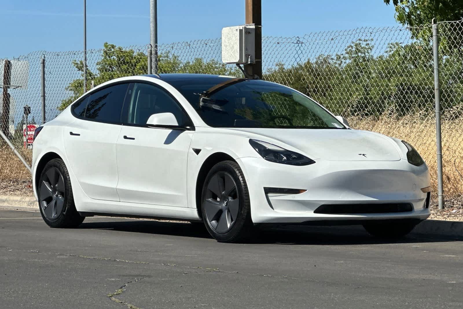 Used 2021 Tesla Model 3 Standard Range Plus RWD image 9