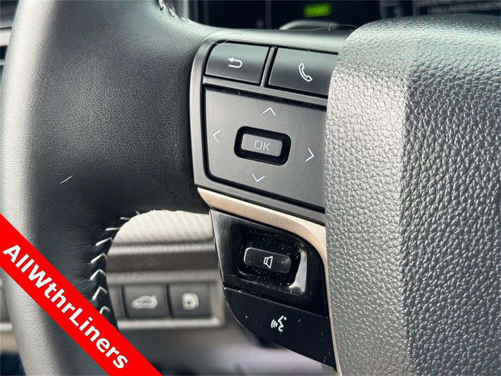 Used 2025 Toyota Camry SE image 18