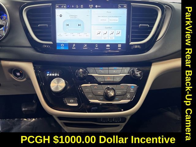 Used 2024 Chrysler Pacifica Touring-L image 5