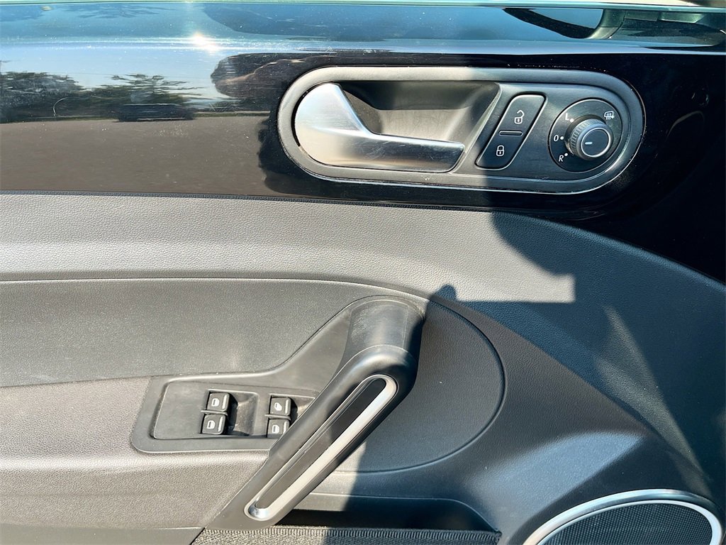 Used 2019 Volkswagen Beetle 2.0T S image 17