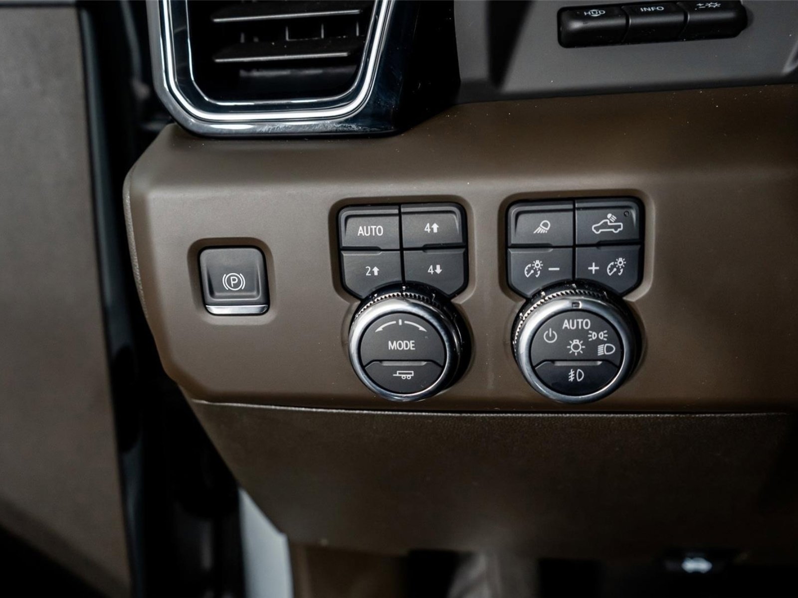 Used 2025 GMC Sierra 3500 Denali w/ Denali Reserve Package image 45