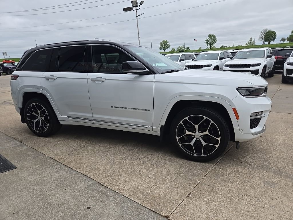 Used 2022 Jeep Grand Cherokee Summit AWD/4WD image 13