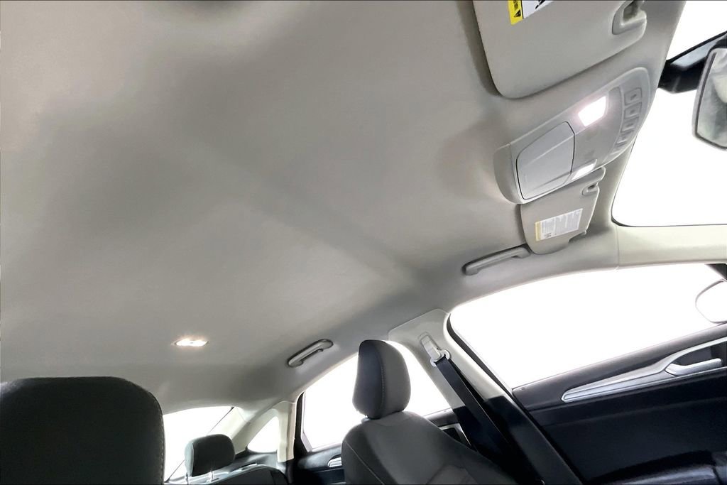 Used 2020 Ford Fusion SE image 22