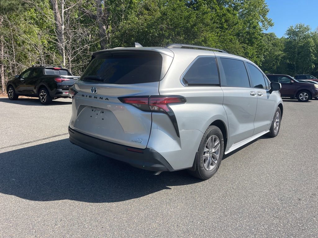 Used 2021 Toyota Sienna LE w/ LE Plus Package AWD/4WD image 5