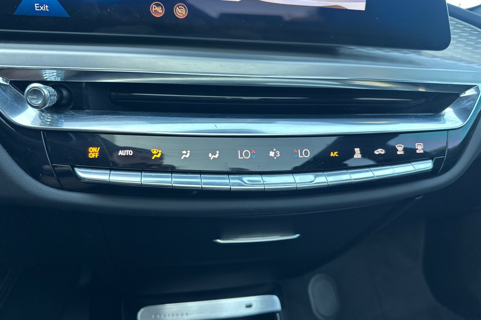 Used 2025 Cadillac Lyriq Luxury AWD/4WD image 27